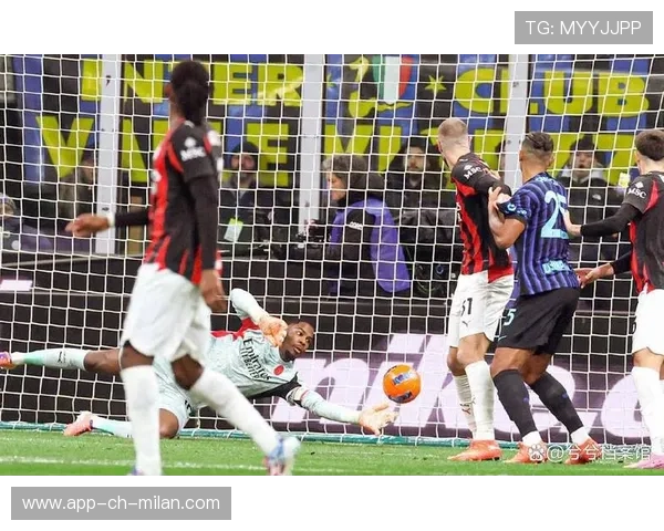 AC米兰围攻对方半场，莱奥射门被封