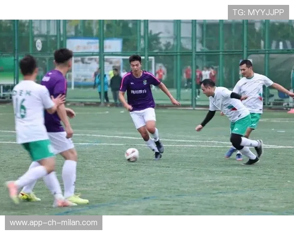 冠军球队举办球员家庭日活动增强团队凝聚力,家庭足球队