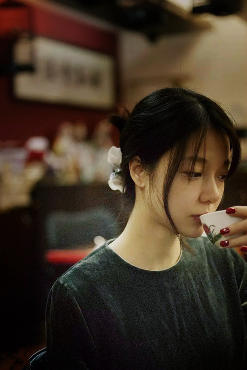 美女司仪：现场互动中的亮丽风景线，女司仪应该穿什么衣服