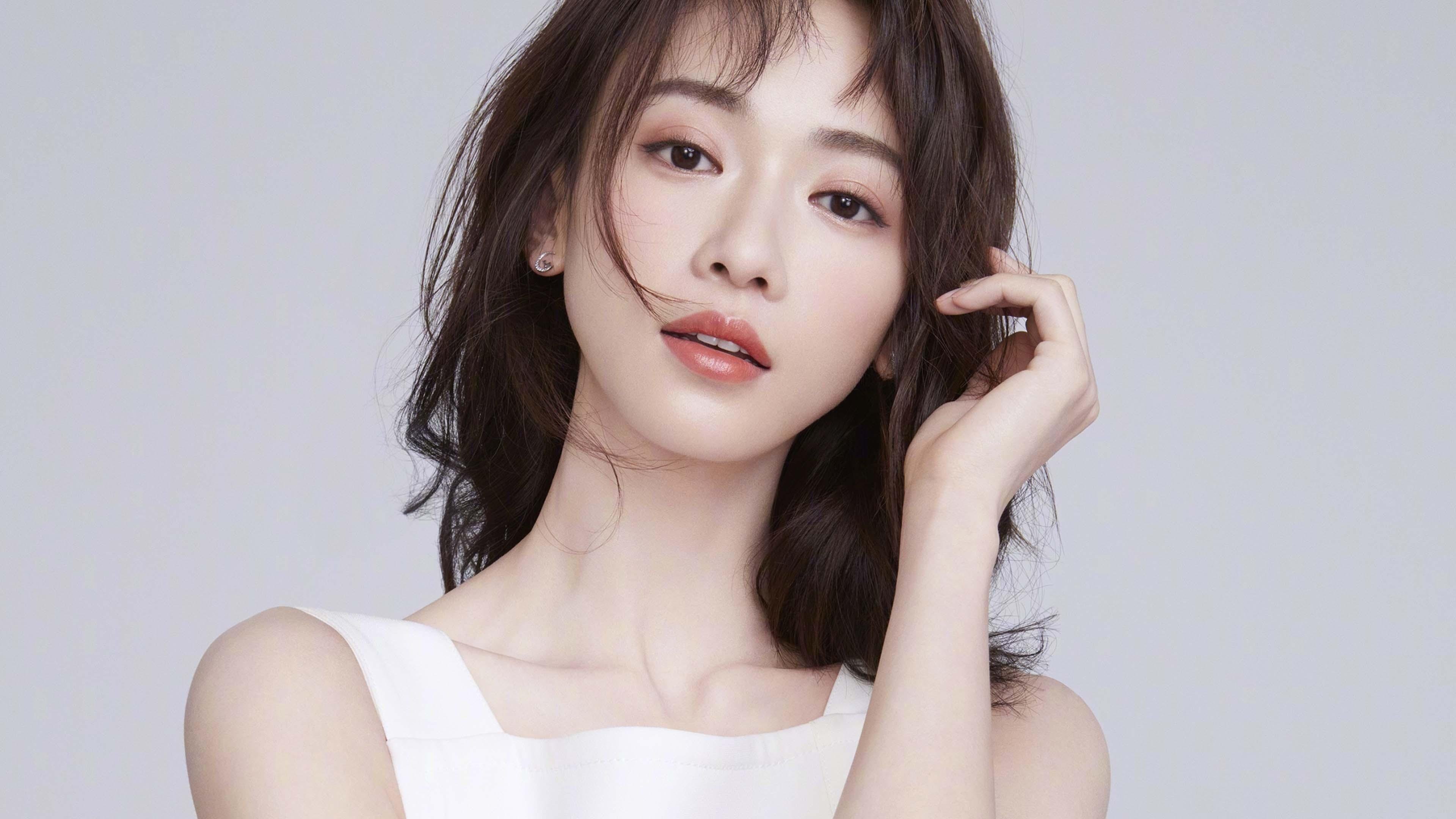 米兰体育-防守球员是否被要求参与进攻阶段的压迫传导，防守球员被进攻队员超越时,应该采用 步伐来追赶