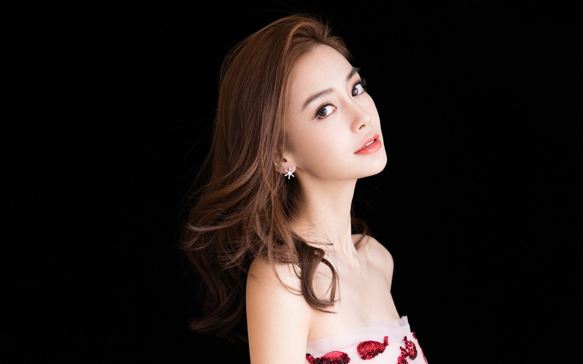 米兰体育APP-“马丁·高尔西的坚韧表现成就阿根廷美洲狮队的进攻与防守平衡”